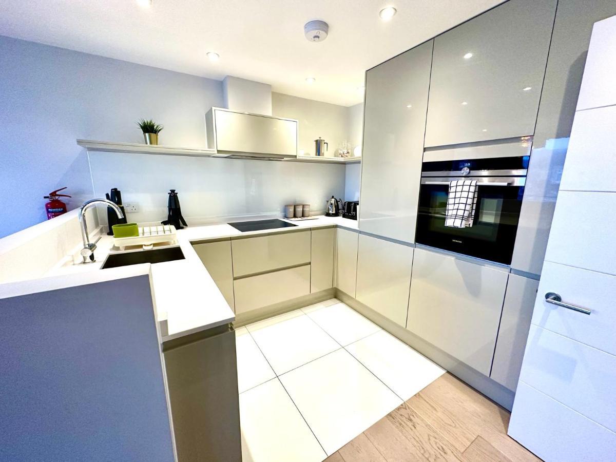 Beautiful New 2 Bedroom Apartment - Next To The Beach - Great Location - Free Parking - Fast Wifi - Smart Tv - Sleeps Up To 4! Close To Purbeck, Corfe Castle, Sandbanks, Poole & Bournemouth Swanage Exterior photo
