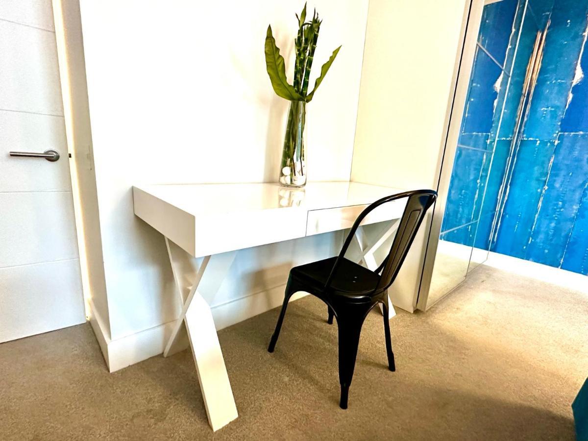Beautiful New 2 Bedroom Apartment - Next To The Beach - Great Location - Free Parking - Fast Wifi - Smart Tv - Sleeps Up To 4! Close To Purbeck, Corfe Castle, Sandbanks, Poole & Bournemouth Swanage Exterior photo