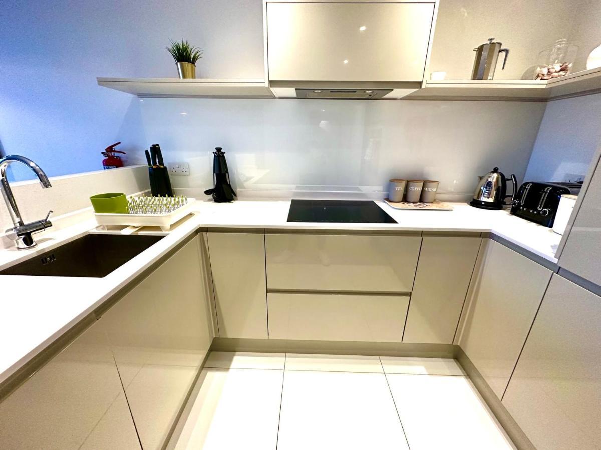 Beautiful New 2 Bedroom Apartment - Next To The Beach - Great Location - Free Parking - Fast Wifi - Smart Tv - Sleeps Up To 4! Close To Purbeck, Corfe Castle, Sandbanks, Poole & Bournemouth Swanage Exterior photo